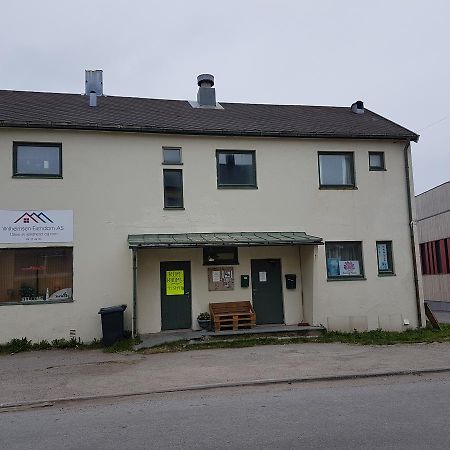 Wilhelmsen Romutleie Motel Vardo Eksteriør billede