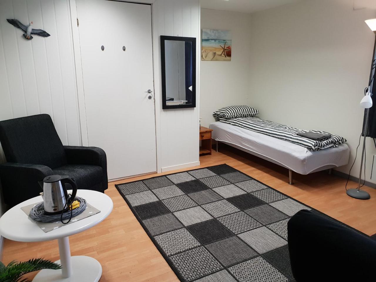 Wilhelmsen Romutleie Motel Vardo Eksteriør billede